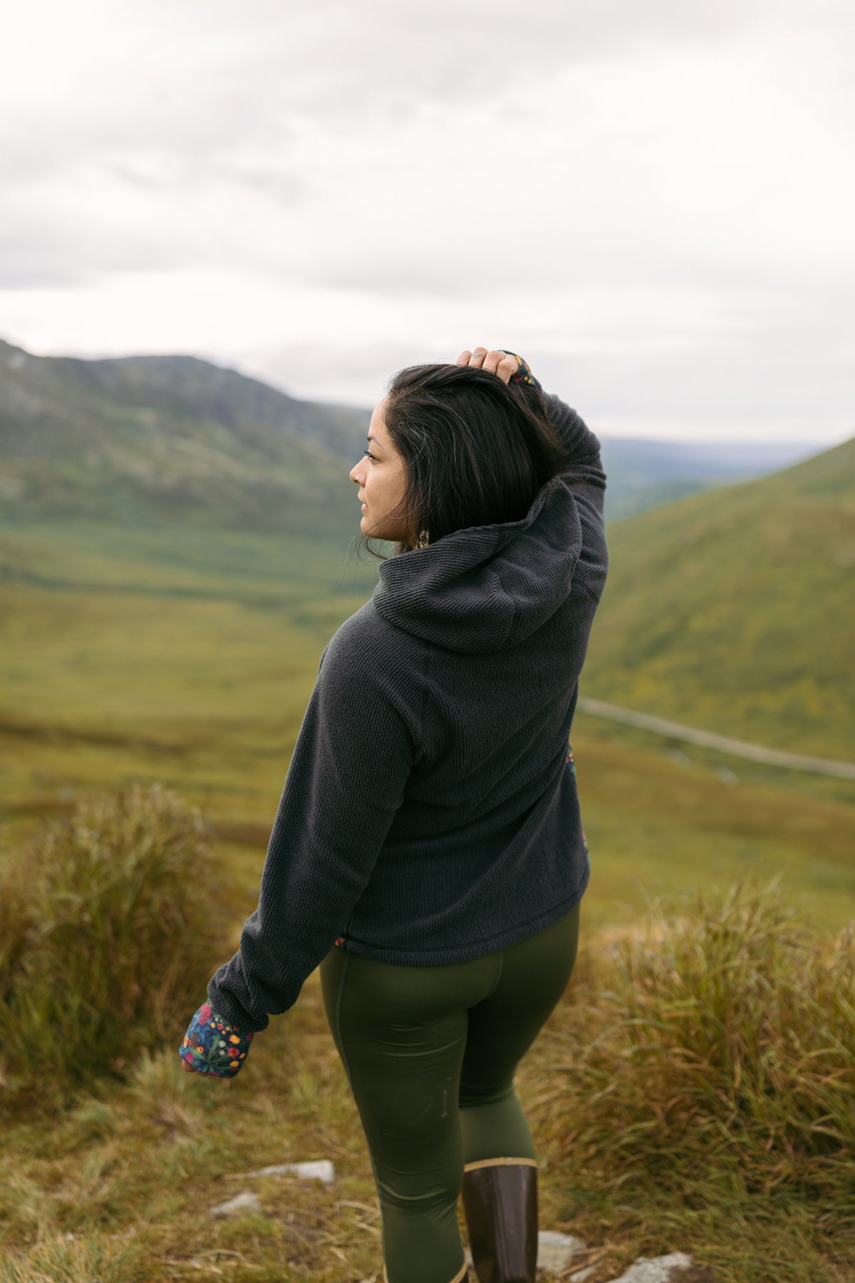 Climb on Fleece Hoodie in Cave grey, back view